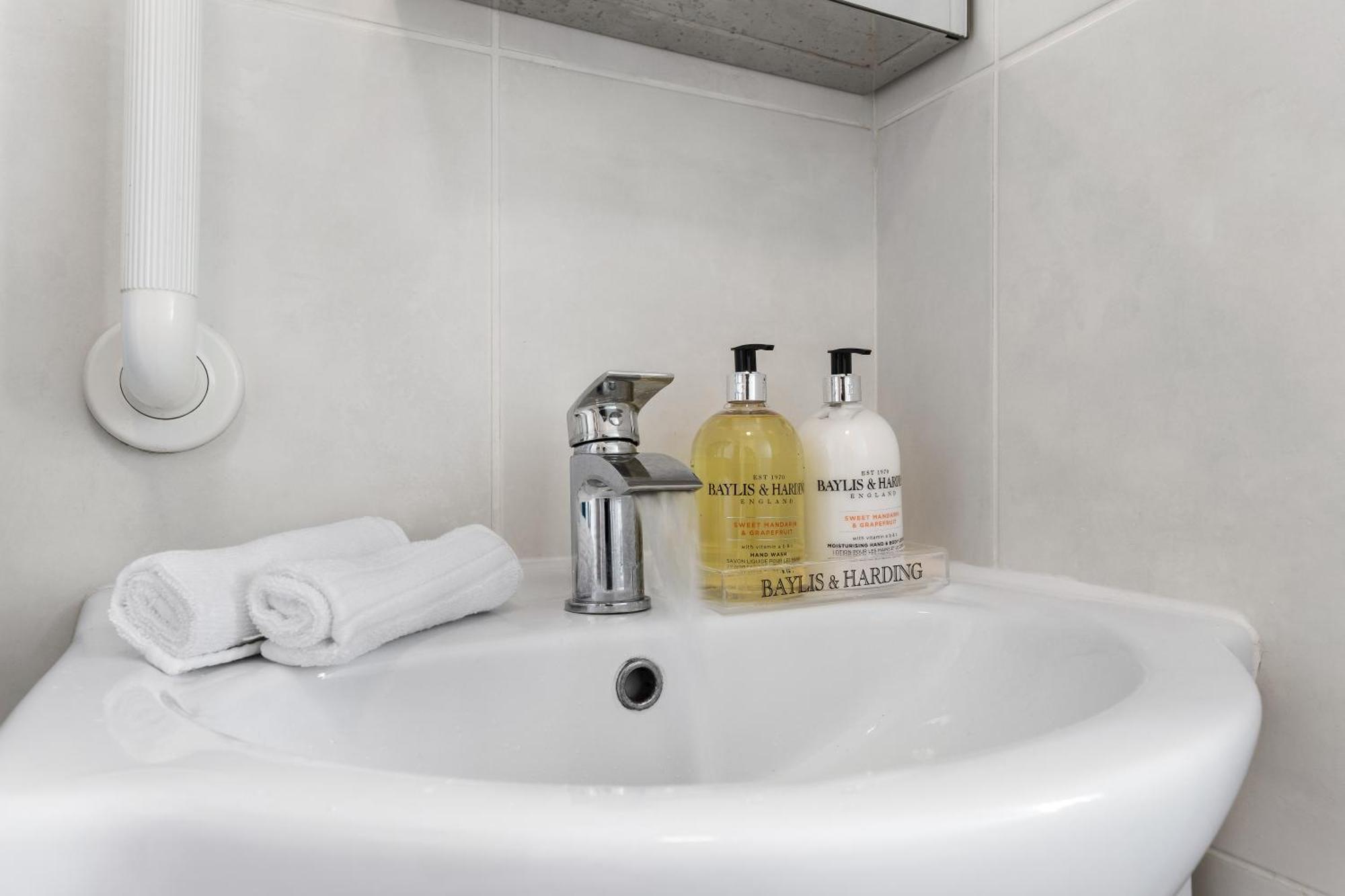 Clapham Serenity Garden Retreat With Free Parking ロンドン エクステリア 写真